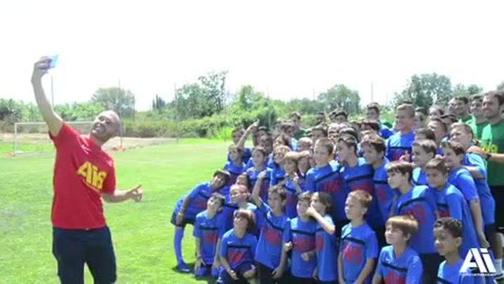 Iniesta inaugura sus dos primeras escuelas de fútbol en Japón