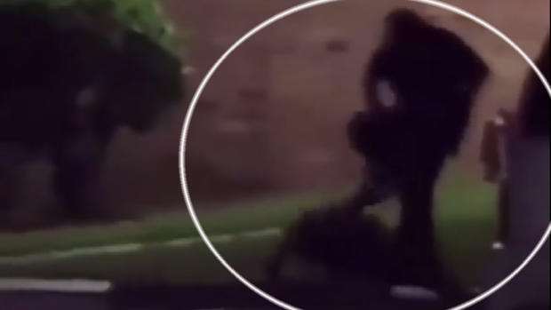 [TLMD - Houston] Captado en video: oficial balea a mujer en Baytown