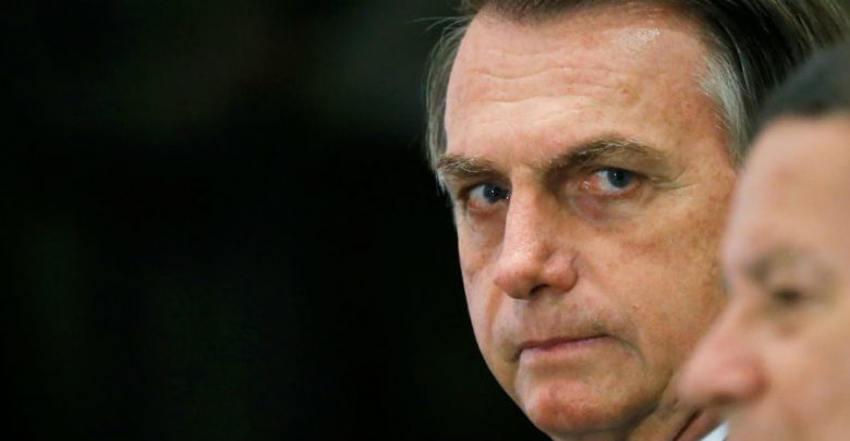Bolsonaro autoriza portación de armas para políticos electos, periodistas y agentes de tránsito