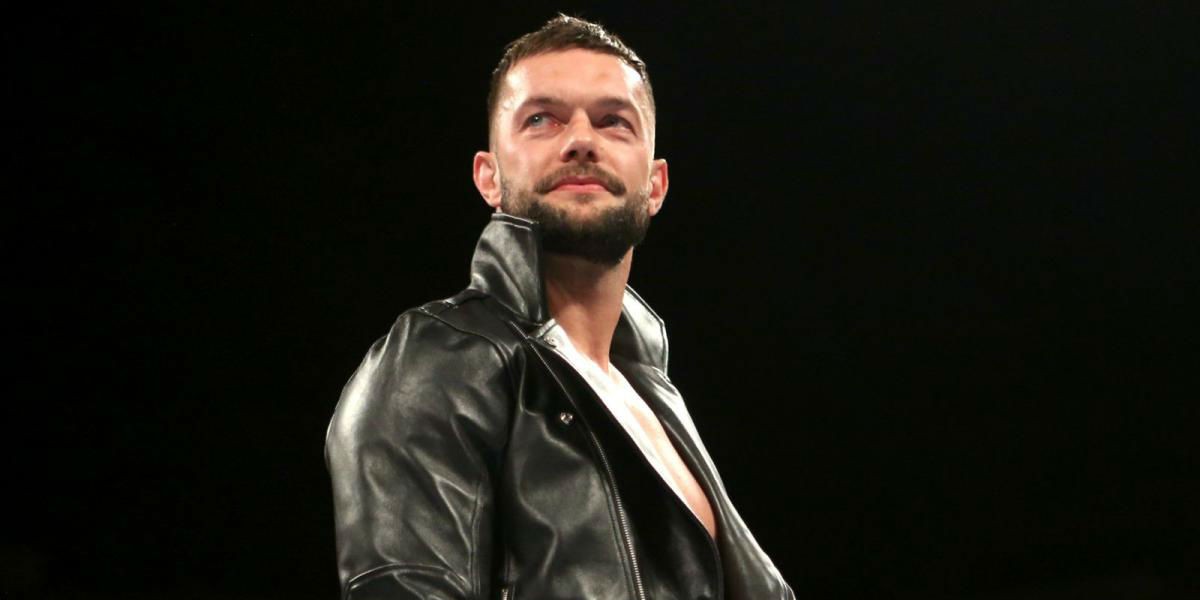 Finn Balor & Bayley entre los participantes de SmackDown Money de WWE en el banco