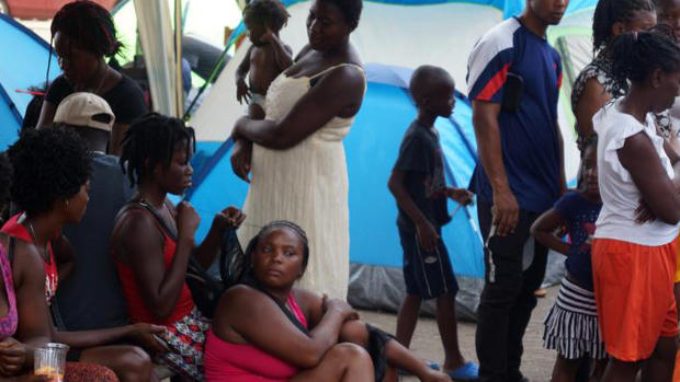 [TLMD - NATL] Migrante: 'el presidente de EEUU no puede mandar en México'