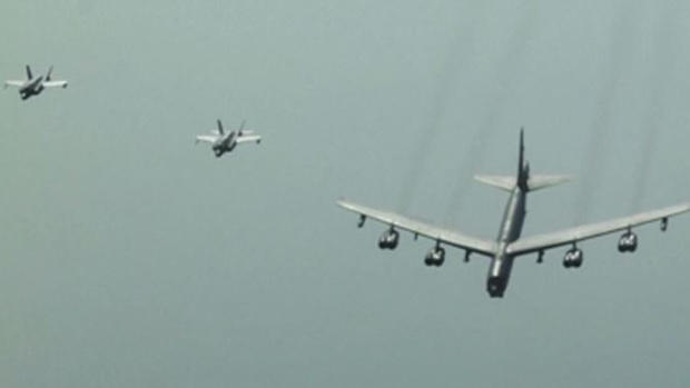 Como nunca los viste: de cerca, los vuelos amenazantes de EEUU