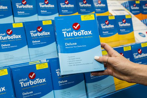 TurboTax ofrece una preparación de impuestos inteligente, sin esfuerzo y un reembolso máximo garantizado TurboTax ofrece una preparación de impuestos inteligente, sin esfuerzo y un reembolso máximo garantizado