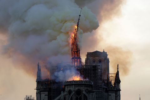 TOPSHOT-FRANCE-FIRE-NOTRE DAME