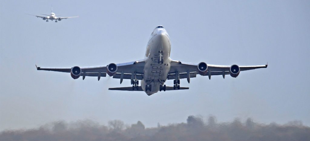 Suspende EU todos los vuelos comerciales y de carga a Venezuela