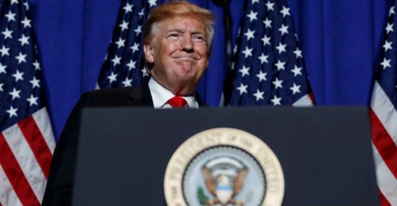 Trump arremete contra republicano Justin Amash, quien pide su destitución