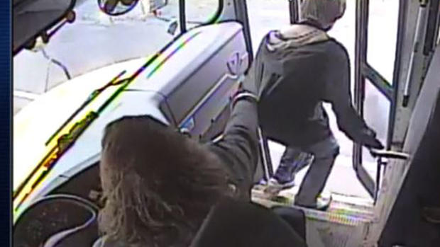 Increíble video: lo salva de una muerte segura