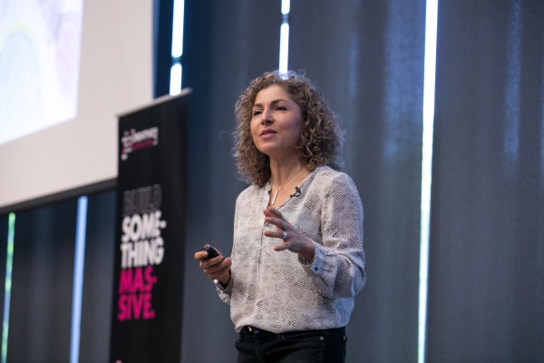El explorador espacial privado pionero Anousheh Ansari da la bienvenida a la comercialización de la ISS