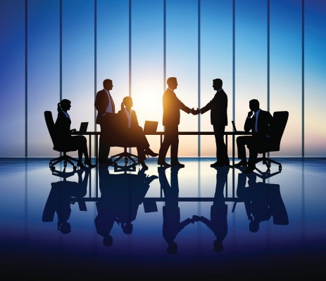 Cómo negociar hojas de plazos con inversores estratégicos.