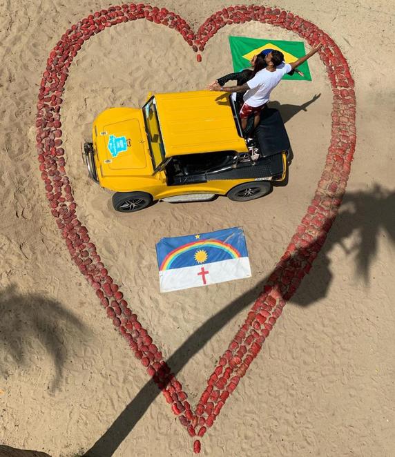 Willian José, con su pareja Ana Carolina en Coqueiral de Maracaípe, Brasil