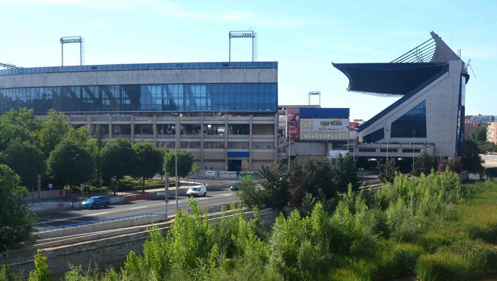 Trabajos de derribo del estadio Vicente Calderón. Trabajos de derribo del estadio Vicente Calderón.