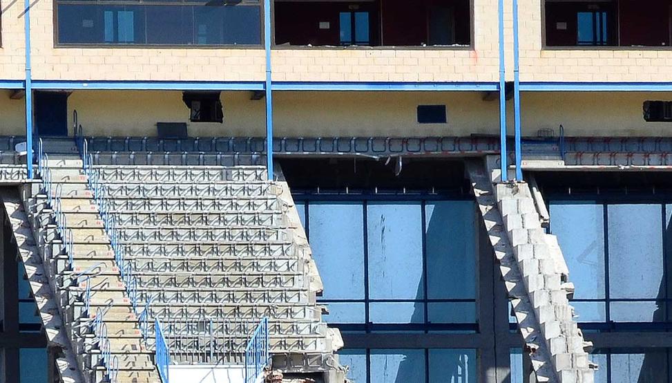 Trabajos de derribo del estadio Vicente Calderón. Trabajos de derribo del estadio Vicente Calderón.