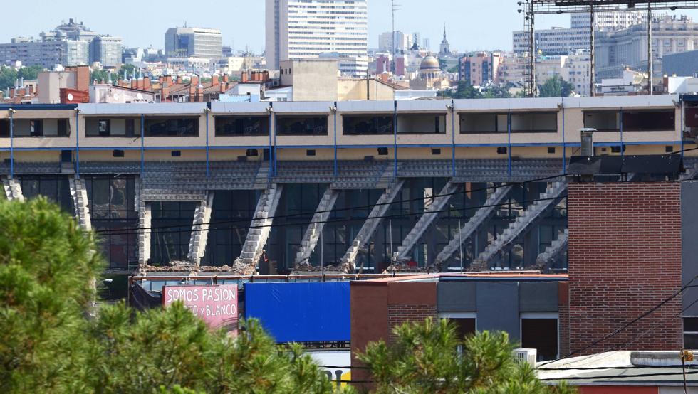 Trabajos de derribo del estadio Vicente Calderón.