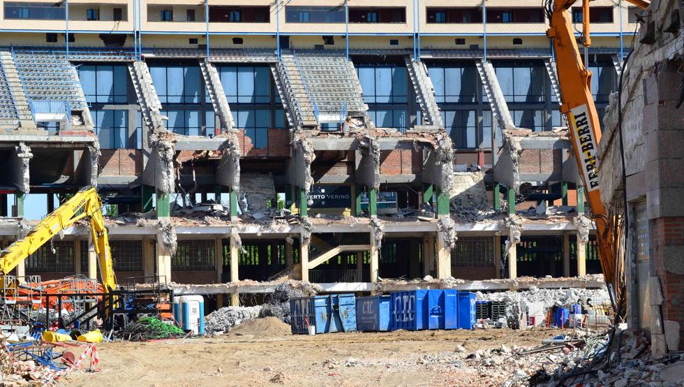 Trabajos de derribo del estadio Vicente Calderón.
