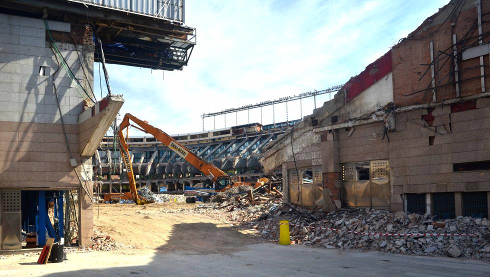 Trabajos de derribo del estadio Vicente Calderón.