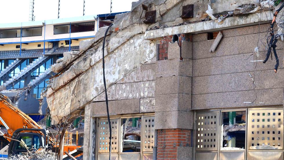 Trabajos de derribo del estadio Vicente Calderón. Trabajos de derribo del estadio Vicente Calderón.