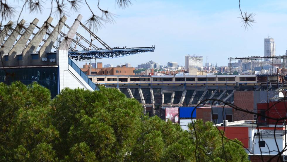 Trabajos de derribo del estadio Vicente Calderón.