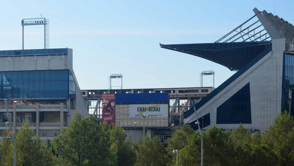 Trabajos de derribo del estadio Vicente Calderón.