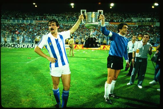 Larrañaga y Arconada levantan la Copa ganada en Zaragoza