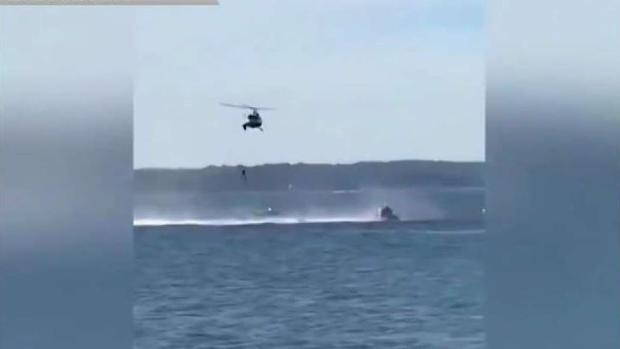 [TLMD - NY] Dramático rescate después que un bote se volcó
