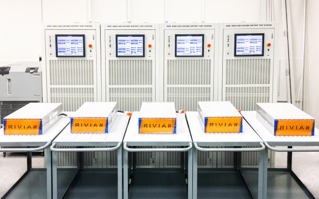 Alex Honnold, la estrella de Rivian y "Free Solo", se unen para construir una micro red con baterías EV usadas