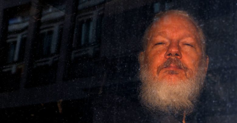 Assange acudirá a primera audiencia; EU insiste en extradición