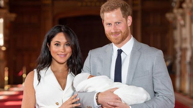 Harry y Meghan buscan quién cuide al pequeño Archie