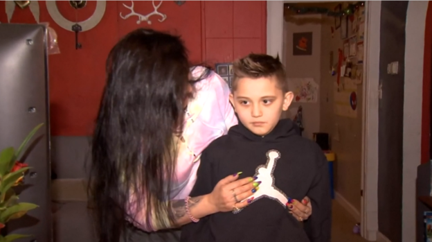 [TLMD - NATL] Indignación por trofeo que maestra le dio a niño con autismo