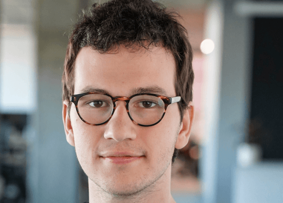 El CEO de Brex, Henrique Dubugras, viene a interrumpir a SF