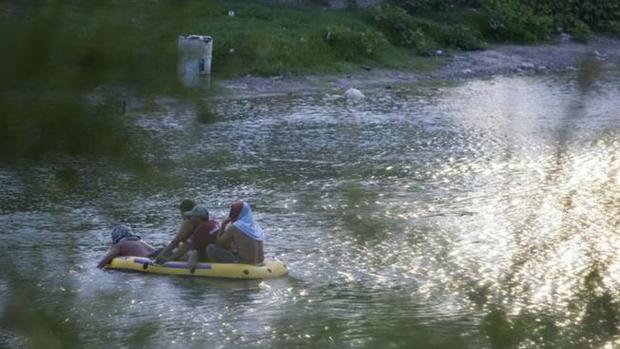 Lanzan alerta a migrantes que cruzan la frontera