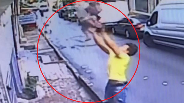 Joven de 17 años salva a niña que cayó de un apartamento