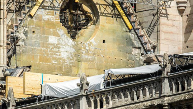 [TLMD - NATL] Hallan colillas en andamios cerca del incendio de Notre Dame