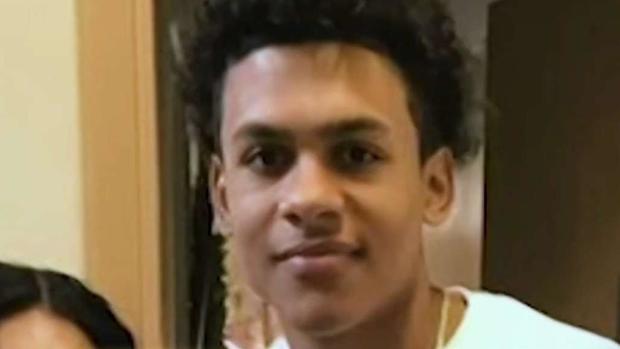 [TLMD - NY] Presentan la ropa que vestía Junior la noche de su muerte