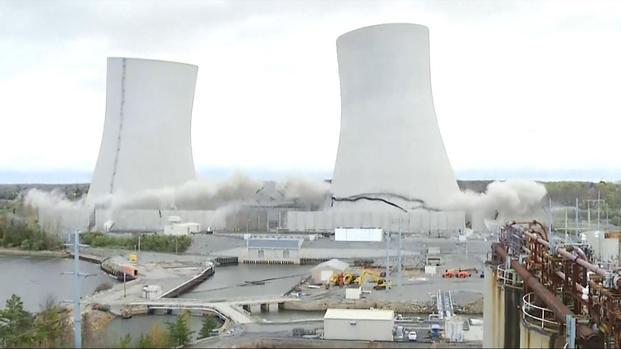 [TLMD - NATL] En segundos: demuelen gigantescas torres de vieja planta de energía