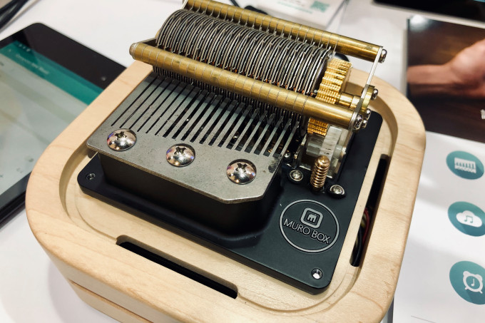 La caja Muro es una caja de música con un cilindro programable.