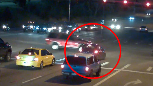 [TLMD - NATL] Maniobra descarada: conductor se pasa la luz roja y todo queda en video