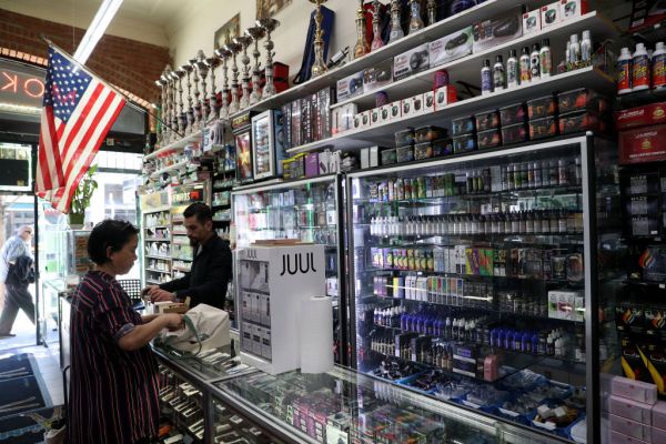San Francisco toma los pasos finales para convertirse en la primera ciudad de los EE. UU. En prohibir las ventas de productos de vapeo