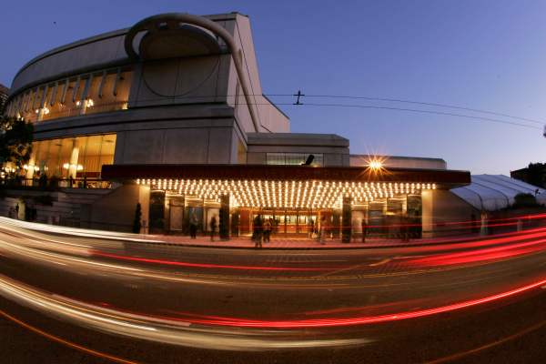 Symphony, una aplicación de mensajería que ha sido un éxito con Wall Street, recauda $ 165M en una valuación de $ 1.4B