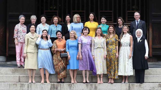 Parejas de líderes mundiales almuerzan y visitan templo antiguo de Japón