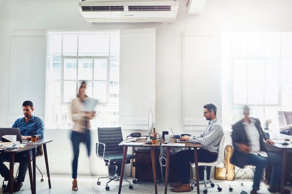 Sam Lessin y Andrew Kortina en el pivote del lugar de trabajo de su asistente de voz