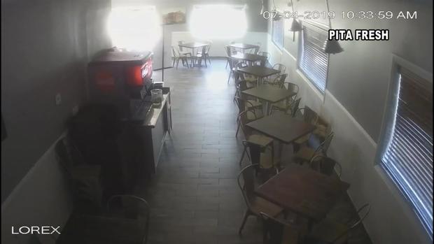 Momentos de angustia y tensión en un restaurante durante temblor