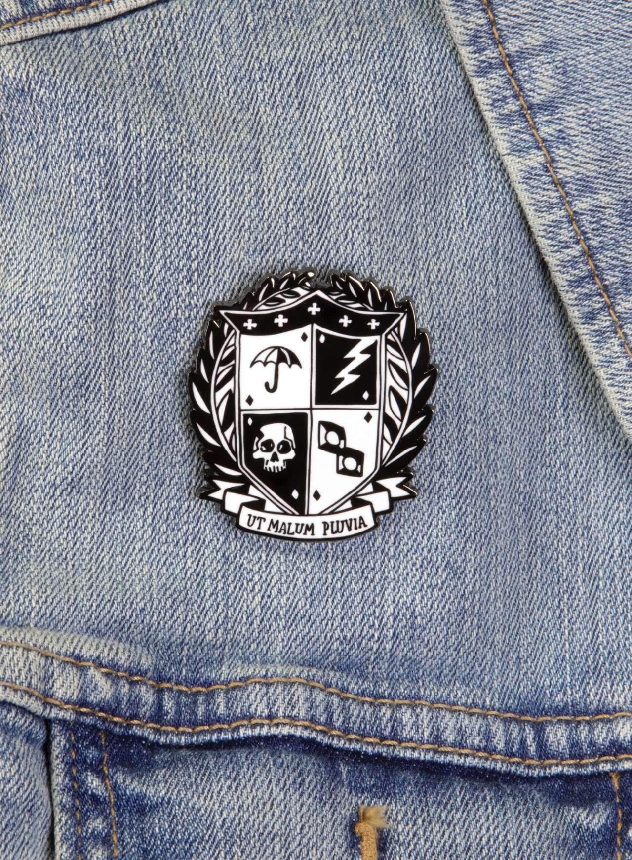 UA_ENAMEL_PIN_PHOTO_02