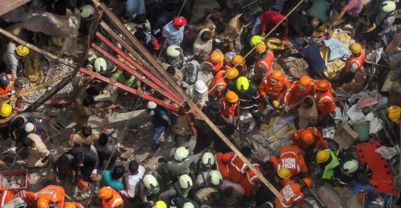 Mueren 12 personas tras colapsar viejo edificio en la India