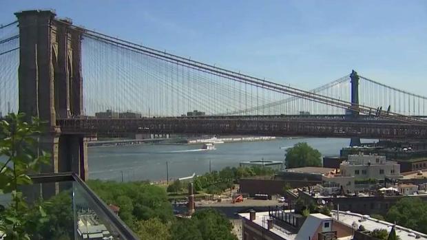 [TLMD - NY] Pirotecnia multicolor ilumina cielo neoyorquino