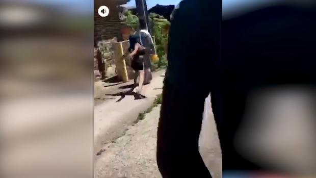 Captan en video brutal ataque a menor con discapacidad
