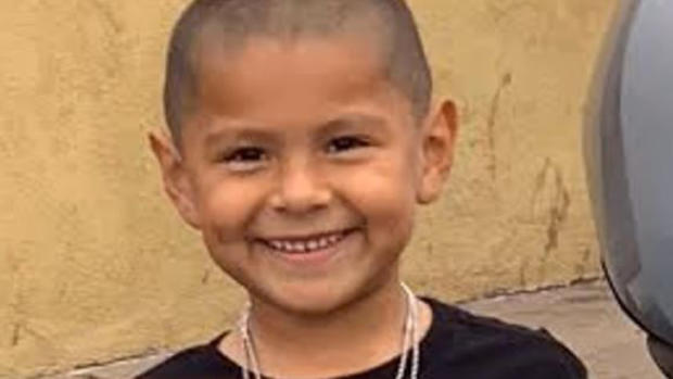 Padre afirma que su hijo de 6 años murió en tiroteo masivo