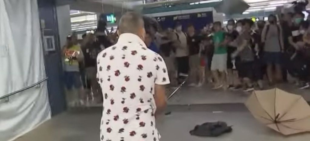 Arrestan a seis hombres por ataque en metro de Hong Kong