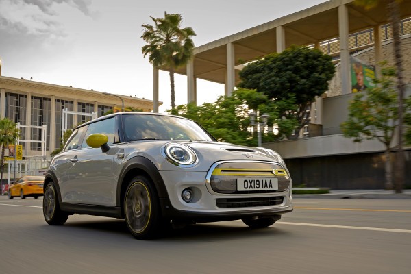 BMW presenta el primer Mini completamente eléctrico con el Cooper SE