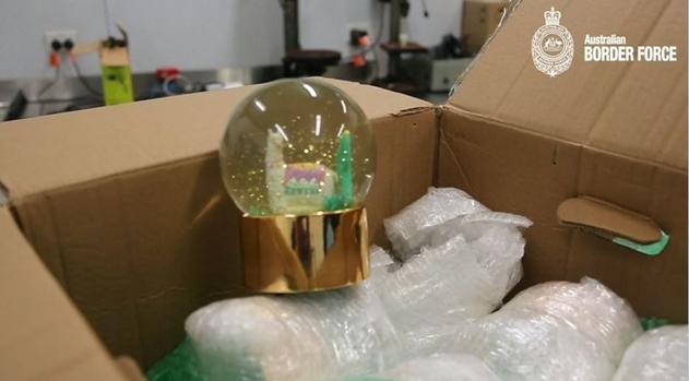 [TLMD - NATL] Una caja, 15 adornos y un hallazgo inesperado dentro de ellos