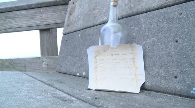 [TLMD - NATL] Viral: lo que hizo al hallar botella flotando por 24 años con cómico mensaje